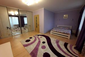 квартира за адресою Ніла Армстронга вул. (Казакова), 4