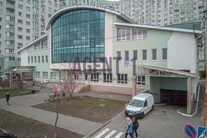 коммерческая по адресу вул. Печерська, 4