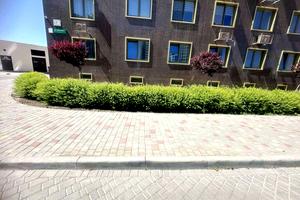 комерційна за адресою Перлинна вул., 1Б