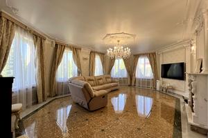 будинок за адресою Андріївська вул., 10