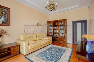 будинок за адресою с. Вишеньки, Центральна