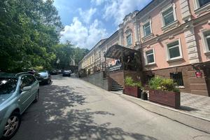 комерційна за адресою Ігорівська вул., 1/8