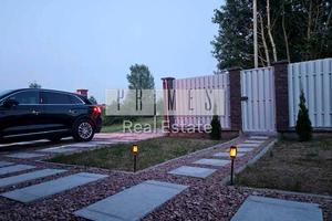 будинок за адресою Довженка вул.