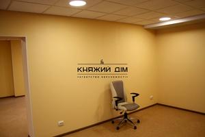 комерційна за адресою Драгоманова вул., 1-А