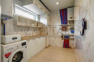 будинок за адресою Кукурудзяна вул., 13