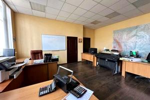 паркомісце за адресою Олега Ольжича вул., 1