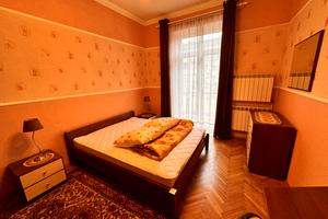 квартира за адресою Дорошенка вул., 5