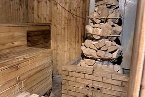 комерційна за адресою Соборності вул., 142