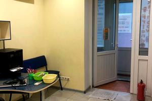 комерційна за адресою Салютна вул., 1-Б
