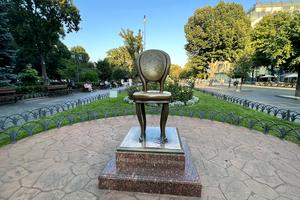 комерційна за адресою Ніни Строкатої вул. (Буніна), 38