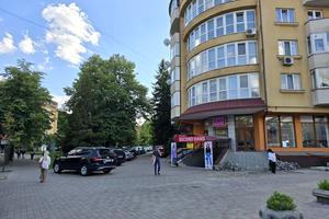 коммерческая по адресу Евгения Коновальца ул., 80а