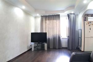 квартира за адресою Космічна вул., 5