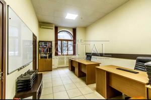 комерційна за адресою Мала Шияновська вул. (Немировича-Данченка), 14/13