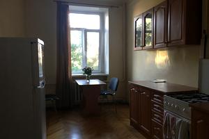 квартира за адресою Утьосова вул., 13