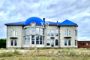 будинок за адресою Набережна, 1
