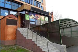 комерційна за адресою Незалежності вул., 8г
