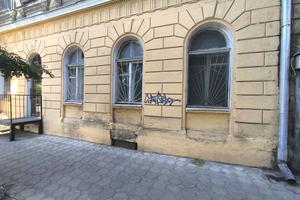 комерційна за адресою Канатна вул., 7