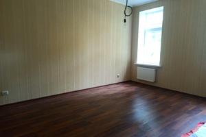 комерційна за адресою Центральна, 7