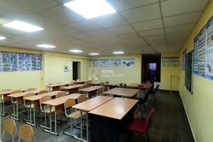 коммерческая по адресу Київська ул., 17