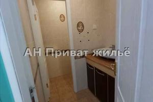 комерційна за адресою Першотравневий узвіз, 1