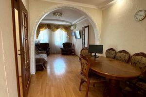будинок за адресою Руставелі вул.