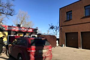 комерційна за адресою Радосинська вул. (Леніна), 152
