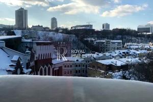 комерційна за адресою Воздвиженська вул., 45