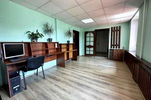 паркомісце за адресою Олега Ольжича вул., 1