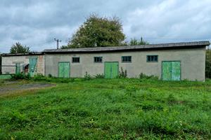 комерційна за адресою Центральна, 1