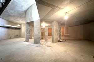 комерційна за адресою Драгоманова вул., 1Н