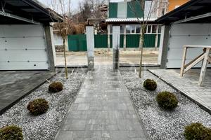 будинок за адресою Листопадна вул.