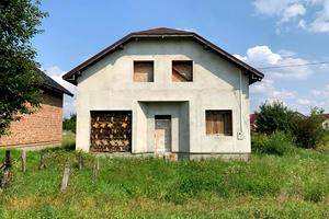 будинок за адресою Івасюка