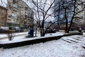комерційна за адресою Кловський узвіз (Кловський), 18