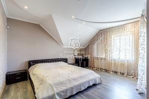 будинок за адресою Космонавтів вул., 32