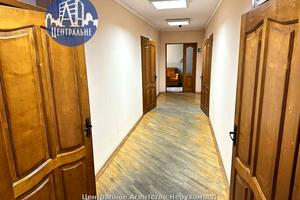 комерційна за адресою Чернівці, Нижньобазарна пл., 4-А