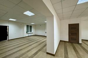 комерційна за адресою Тітова вул., 5