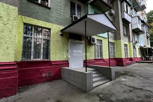комерційна за адресою Кловський узвіз, 4