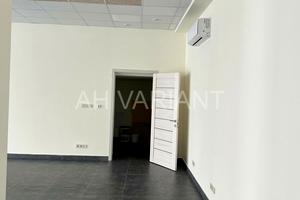 коммерческая по адресу Корятовича пл., 33