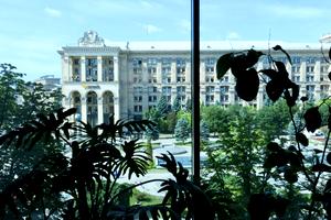 комерційна за адресою майдан Незалежності пл., 2