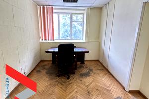 комерційна за адресою Кловський узвіз, 18