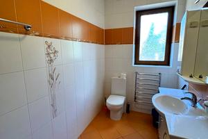 будинок за адресою набережна Незалежності вул.