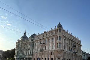 комерційна за адресою Ніни Строкатої вул. (Буніна), 38