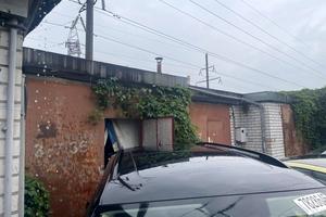 паркомісце за адресою Пухівська вул., 2