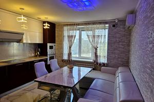 квартира за адресою Космонавтів вул., 128д
