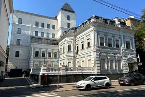 комерційна за адресою Липська вул., 10