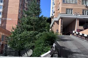 паркомісце за адресою Василя Тютюнника вул. (Анрі Барбюса), 5-В