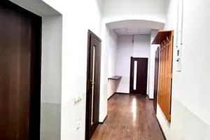 комерційна за адресою Михайла Грушевського вул., 8