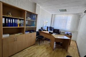 комерційна за адресою Лугова вул., 13