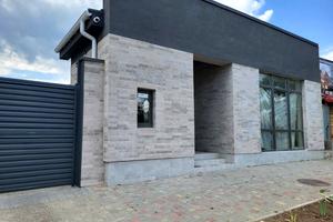 комерційна за адресою Довга вул., 37