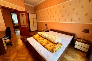 квартира за адресою Дорошенка вул., 5